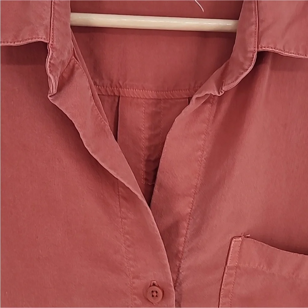 Anthropologie Cloth & Stone Coral Button Down Blouse With Frayed Hem Size Large - Picture 4 of 11